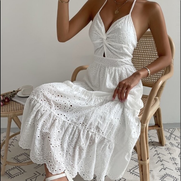 Dresses & Skirts - Boho White Floral Eyelet Twist Maxi Dress